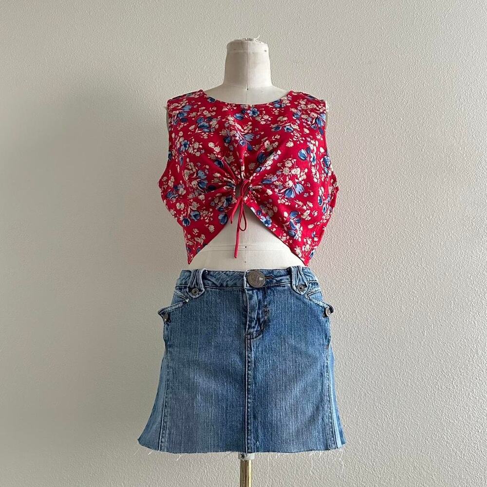 reworked vintage red blue floral print sleeveless crop top